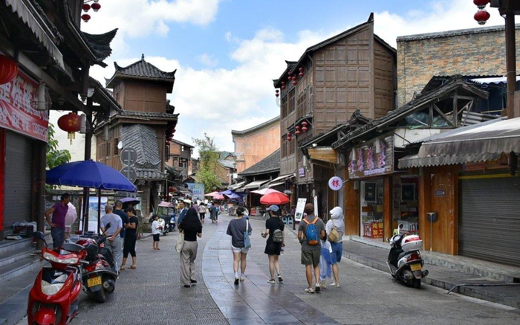 该留在大城市还是回到家乡？游戏画面